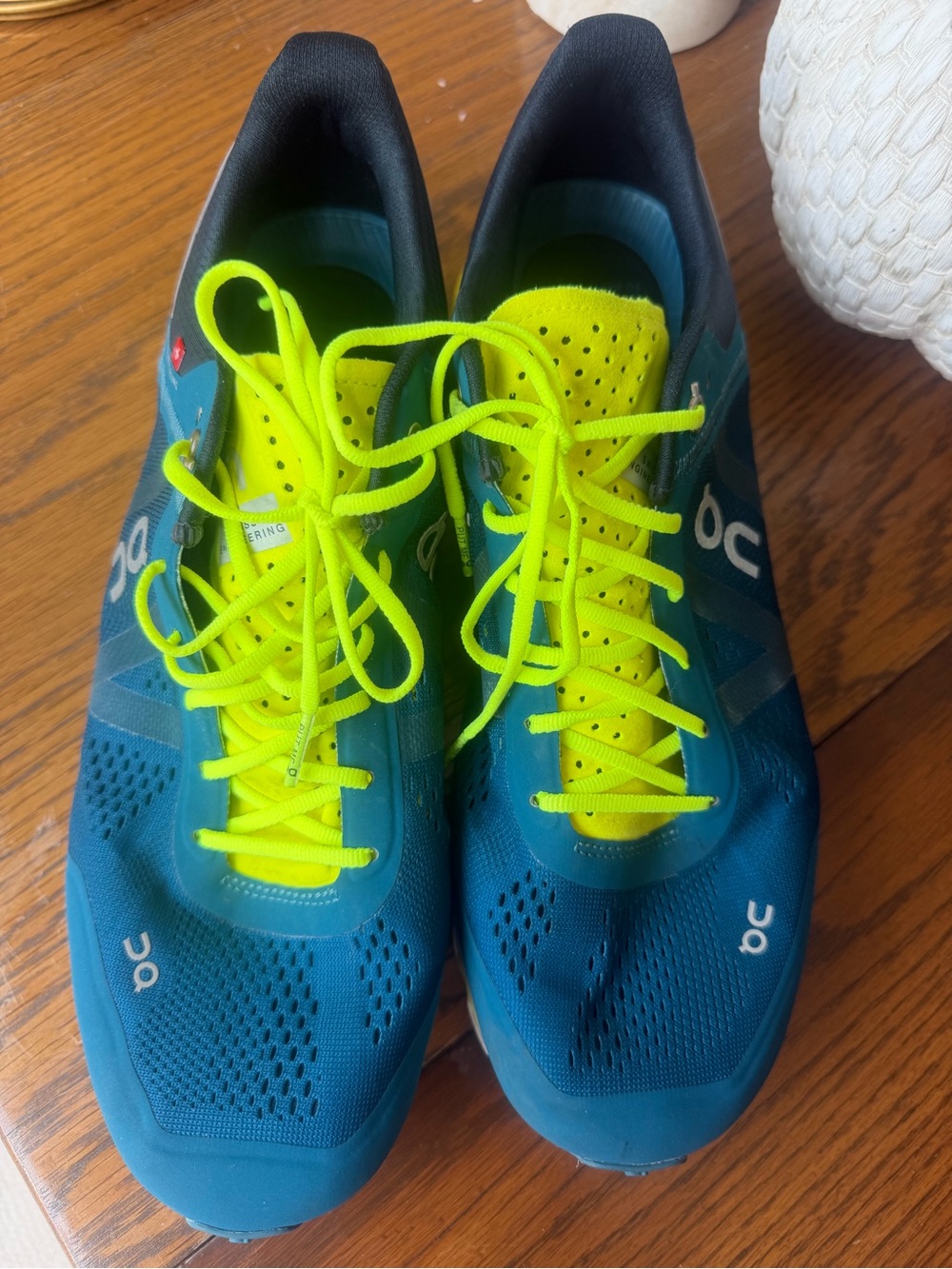 On Cloud Cloudflow Running Men’s Black and Teal Insoles with Neon Yellow Accent